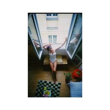 @marilyn.lima et le Carré Rouge ❤️
=> bentivoglio-paris.com 
📸
@enamor.ldr 

#scarves #slowfashion #ethicalfashion #sustainablefashion #independentbrand #parisianbrand #supportindependent #onlinestore #lonedesignclub #shoptheclub #mode #paris #photography #argentique